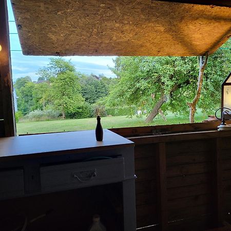 A La Salle De Jeux Et Son Jardin Autour De La Cabane Verte Dinant Eksteriør bilde